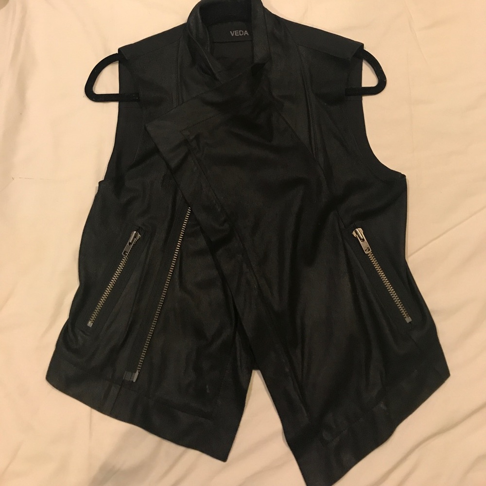 VEDA leather vest